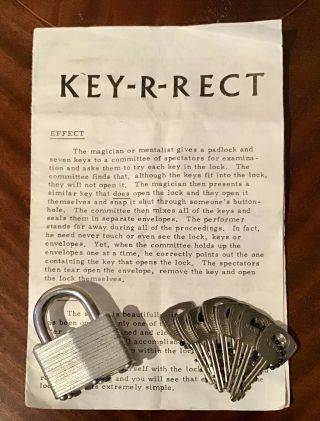 V Rare Vintage Magic Trick Key - R - Rect (1960) Padlock With 8 Keys & Instructions.