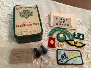 Vintage Girl Scouts First Aid Kit Tin Container Johnson Usa W Patches