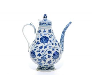 A Chinese Blue and White Porcelain Ewer 4