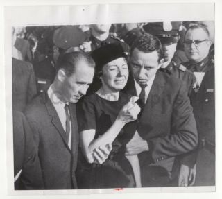 Widow Of J.  D.  Tippett Who Was Killed By Lee Harvey Oswald - Vintage Press Photo