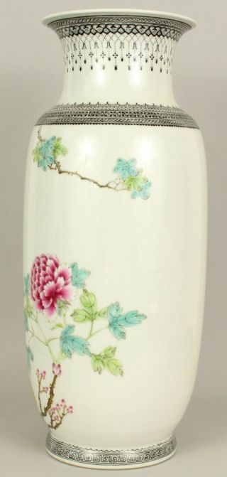 A large Chinese famille rose bird vase 20thc Republic 6