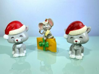 Vntg 1983 Hallmark Christmas Ornaments Mouse On Cheese & 2 Kittens In Santa Hats