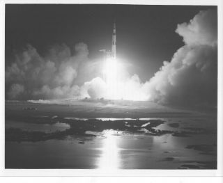 1972 Nasa Issued Photo Showing Apollo 17 Saturn V Launch 107ksc72pc624