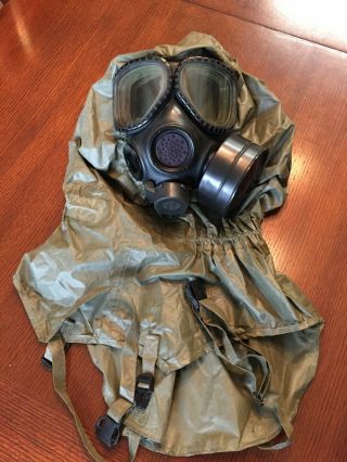 Vintage Us Military Chemical Gas Mask M/l M40 / M42 Series W/extras Medium