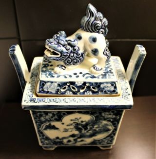 Covered Antique Chinese Porcelain Blue White Box