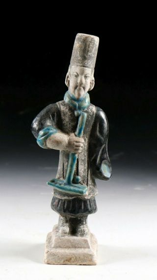 Sc A Ming Dynasty Pottery Figure Of A Gardener W.  Rake,  1368 - 1644 Ad