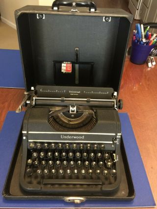 Vintage 1947 Underwood Universal Portable Typewriter W/ Case