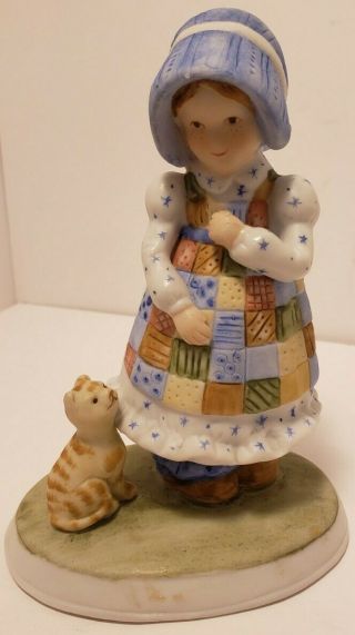 Holly Hobbie 1979 Wwa Porcelain Figurine Blue Girl Standing With Cat 32001