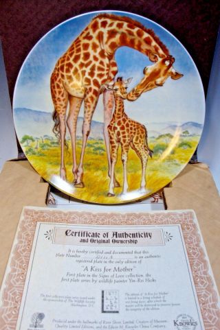 A Kiss For Mother - Giraffe - Knowles Plate 1st Signs Of Love Coll.  Box 1981