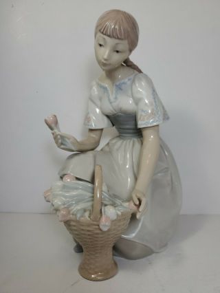 Vintage Retired Lladro Girl With Tulips 4720 Figurine