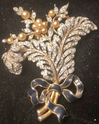 Rare Vintage Crown Trifari Rhinestone & Pearl Flower Bouquet 3” Signed Fur Clip