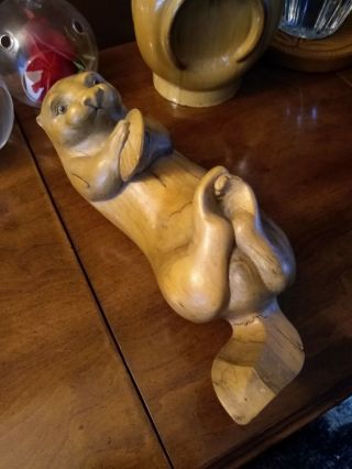 Vintage Large Hand Carved Native American Indian Wood Otter With Clam