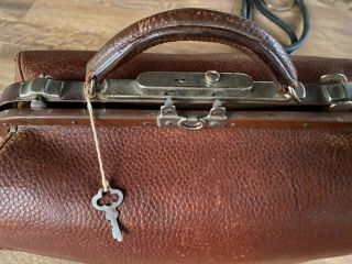 Vintage Brown Leather Doctors Medical Bag With Stethoscope with lock/key 2