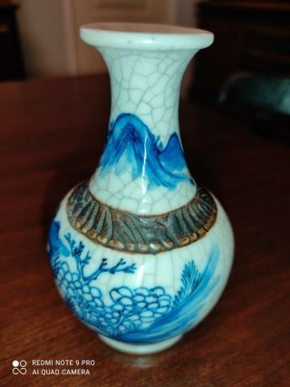 A Small Antique Chinese Porcelain Blue and White Crackle Vase 2