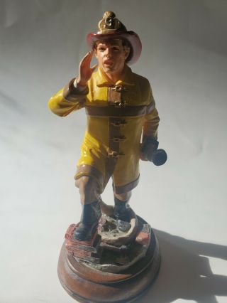 Vanmark Red Hats Of Courage Fireman Figurine Gimme Water 2001 Fm88634 5 3/4 "