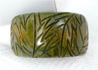 Wide Vintage Marbled Green & Yellow Carved Leaf Motif Bakelite Bangle Bracelet