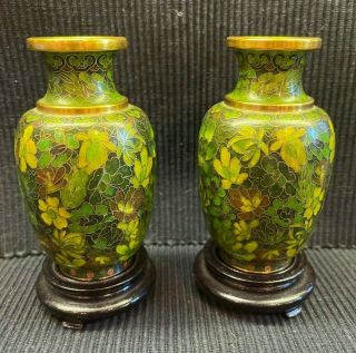 Set Of 2 Vtg Small 4.  25 " Japanese Cloisonne Vases With Wood Bases Green Floral