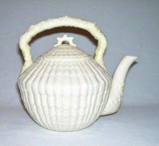 Belleek Vintage Fine Porcelain 36 Oz.  Lidded Coffee Pot/kettle (limpet White)