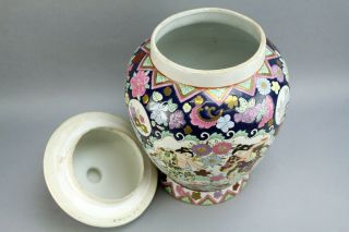 Chinese famille porcelain ginger jar with a decoration of floral antique 3