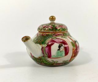 Chinese Cantonese porcelain miniature teapot,  c.  1880.  Qing Dynasty. 2