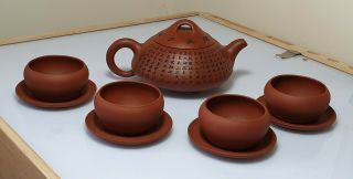 A Fine Yixing Teapot With 4 Tea Bowls & Saucers Inscribed With The Heart Sutra.
