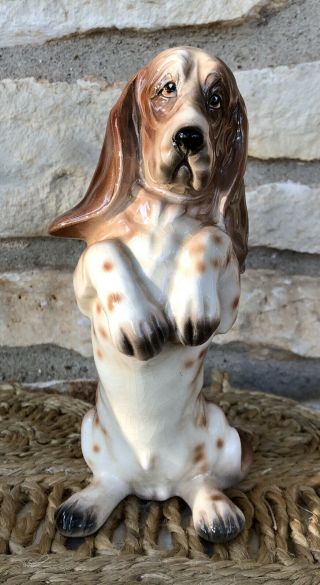 7 " Boswell Basset Hound Sitting Up Begging Ucagco Ceramic Character Dog Figurine