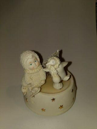 2007 Snowbabies " Skating With Friends " Music Box Dept 56