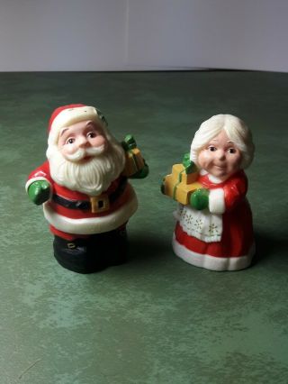 Hallmark Christmas Santa & Mrs Claus Salt & Pepper Shakers Plastic Vtg 1977 X1
