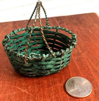 Tiny Decorative Vintage Small Woven Green Metal Wire Basket With Handle