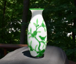 Vintage Chinese Hand Carved Cameo Glass Peking Glass Vase Green On White 9 1/4 "