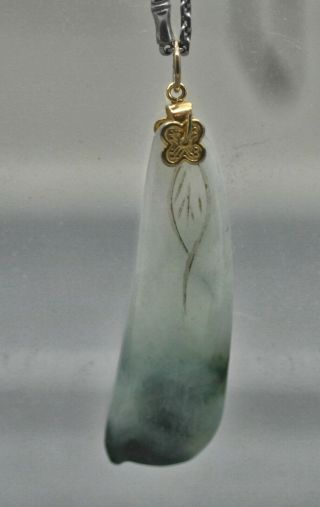 Vintage Chinese Jade Pendant Made In Shape Of A Pea Pod 9k White Gold Necklace