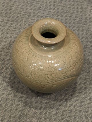 Chinese Old Yaozhou Kiln Celadon Glaze Carved Twined Flowers Porcelain Vase 2