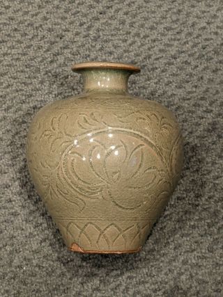 Chinese Old Yaozhou Kiln Celadon Glaze Carved Twined Flowers Porcelain Vase 3
