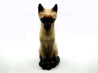 7 - 1/4 " Tall Vintage Stately Hand Painted Ceramic Siamese Cat Figurine - Sitting