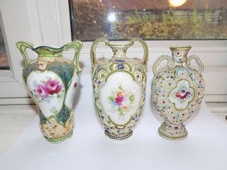 3 x ANTIQUE JAPANESE NIPPON MORIAGE WARE PORCELAIN SMALL VASES 12.  5 cm tall 3