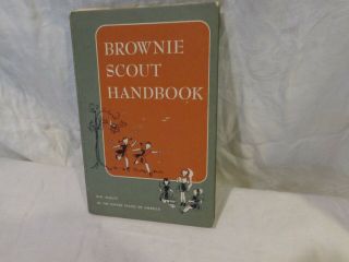 Vintage Girl Scout Book " Brownie Scout Handbook " 1959 Usa