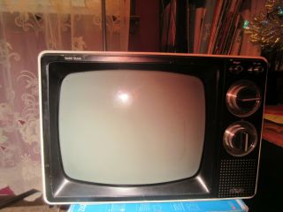 Vintage 1978 Rca 12 " Portable Crt Tv Black And White