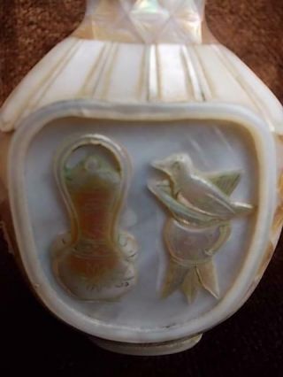 1468 / EARLY TO MID 20TH CENTURY CHINESE MOTHER OF PEARL SNUFF BOTTLE 2