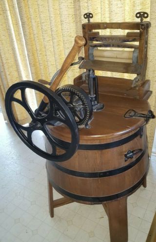 Vintage Maytag Farm House Wringer Type Washing Machine,