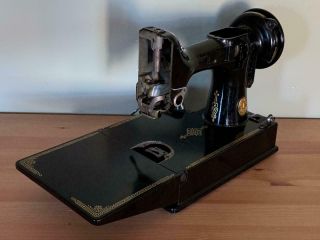 Vintage 1948 Singer 221 - 1 Featherweight Sewing Machine Hull/shell -
