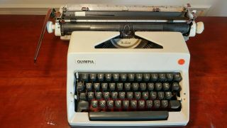 Vtg Olympia Sm9 Deluxe Wide Carriage Portable Typewriter W/case West Germany