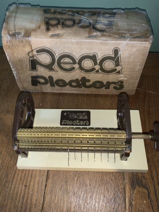 Vintage Read Pleaters Smocking Gathering Pleater Machine,  16 Row Read