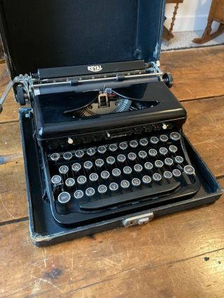Vintage Royal Typewriter Glossy Black & Glass Keys 1937 O - Model With Case