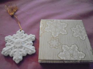 Avon 1983 Christmas Remembrance Ceramic Snowflake Ornament