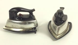 Vintage Plastic Iron Salt & Pepper Shaker Set With Trivet Holder