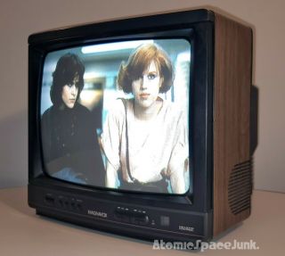 Magnavox Vintage Television Set 1991 13 " Color Tv Rr - 1335 Faux Walnut Cabinet