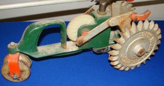 vintage NATIONAL WALKING LAWN SPRINKLER A5 - - lincoln - - traveling type tractor 2
