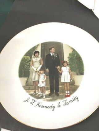 Jfk John F.  Kennedy And Jacke Jacqueline And Family Collectible Plate 8.  5 "
