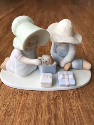 Home Interior Masterpiece Porcelain Circle Of Friends " The Perfect Gift "