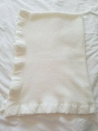 Vtg Je Morgan White Thermal Baby Blanket Waffle Weave Orlon / Acrylic Nylon Trim